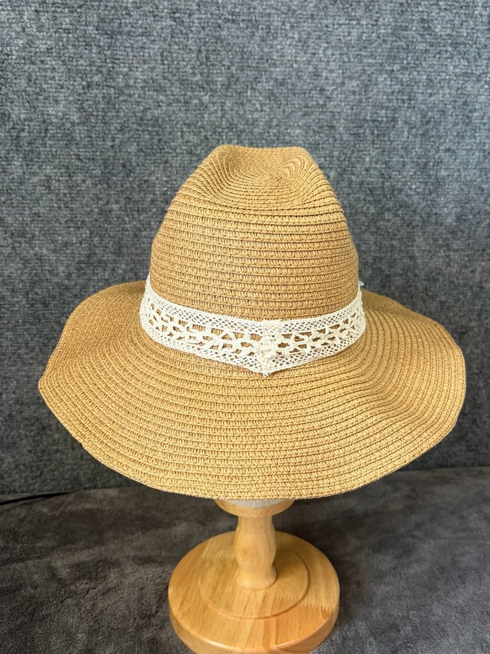 House of Harlow 1960 Tan Straw Fedora with Cream Crochet Band